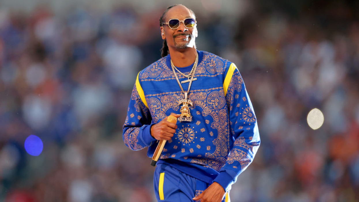 Rightwing News Outlet Dragged After Putting Snoop On Blast For Smoking Weed Before Halftime Show