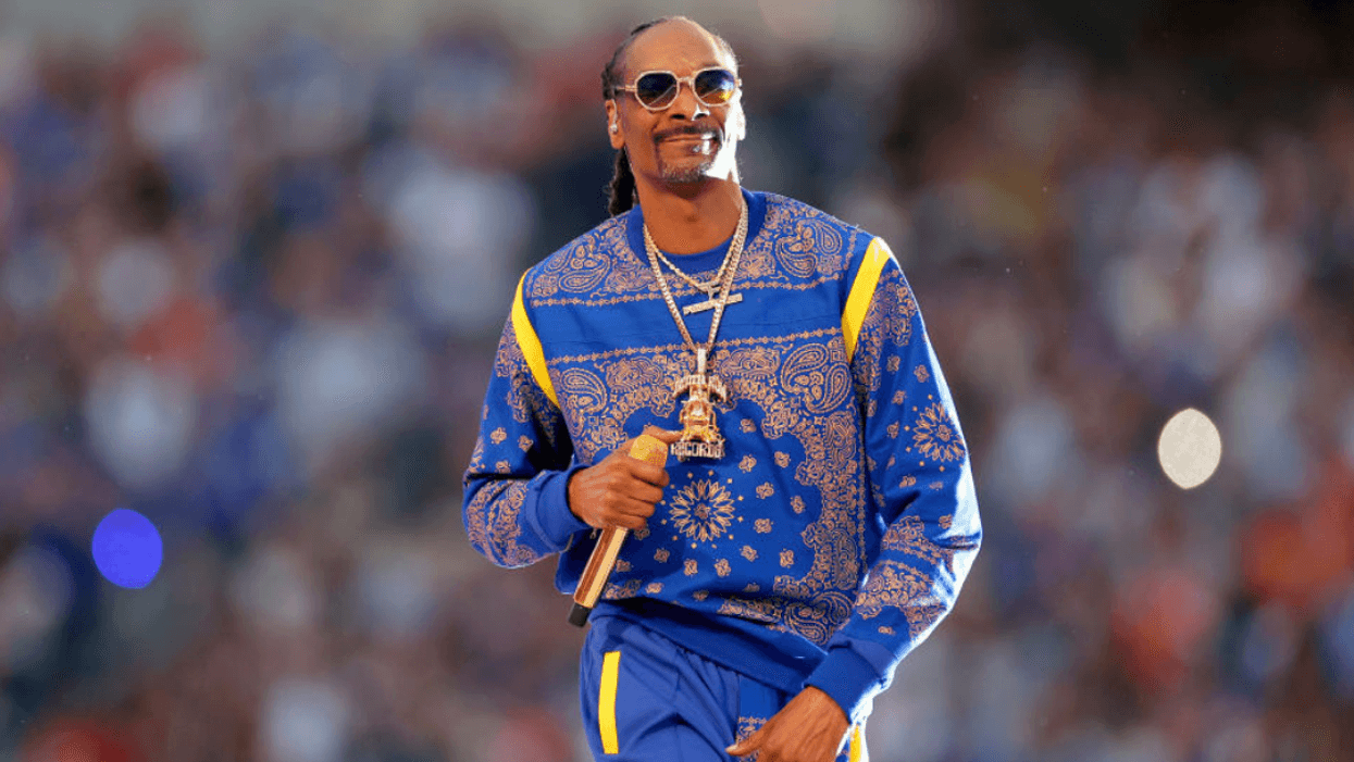 Rightwing News Outlet Dragged After Putting Snoop On Blast For Smoking Weed Before Halftime Show
