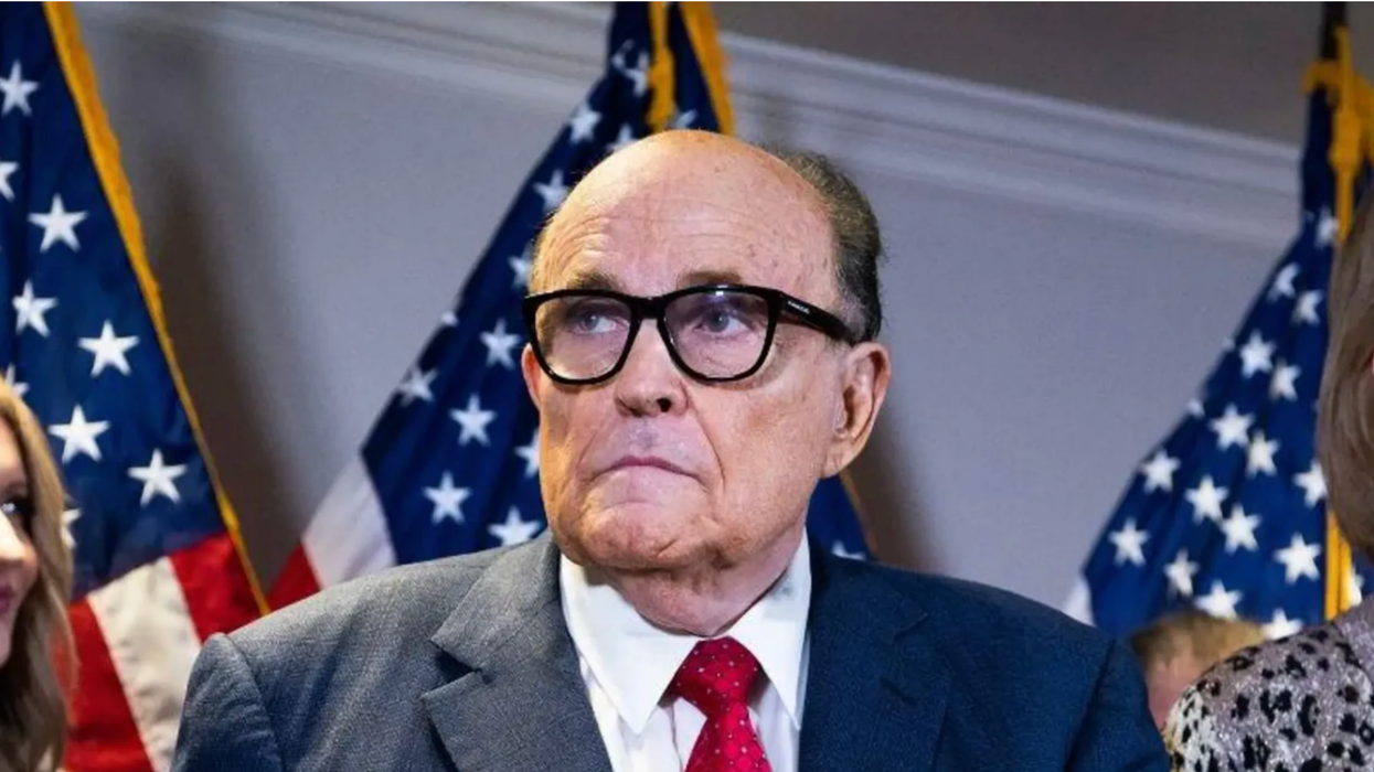 Rudy Calls Trump 'a Genius' for Threatening to Blow Up Putin's 'Gold Bubbles' in Rambling Interview