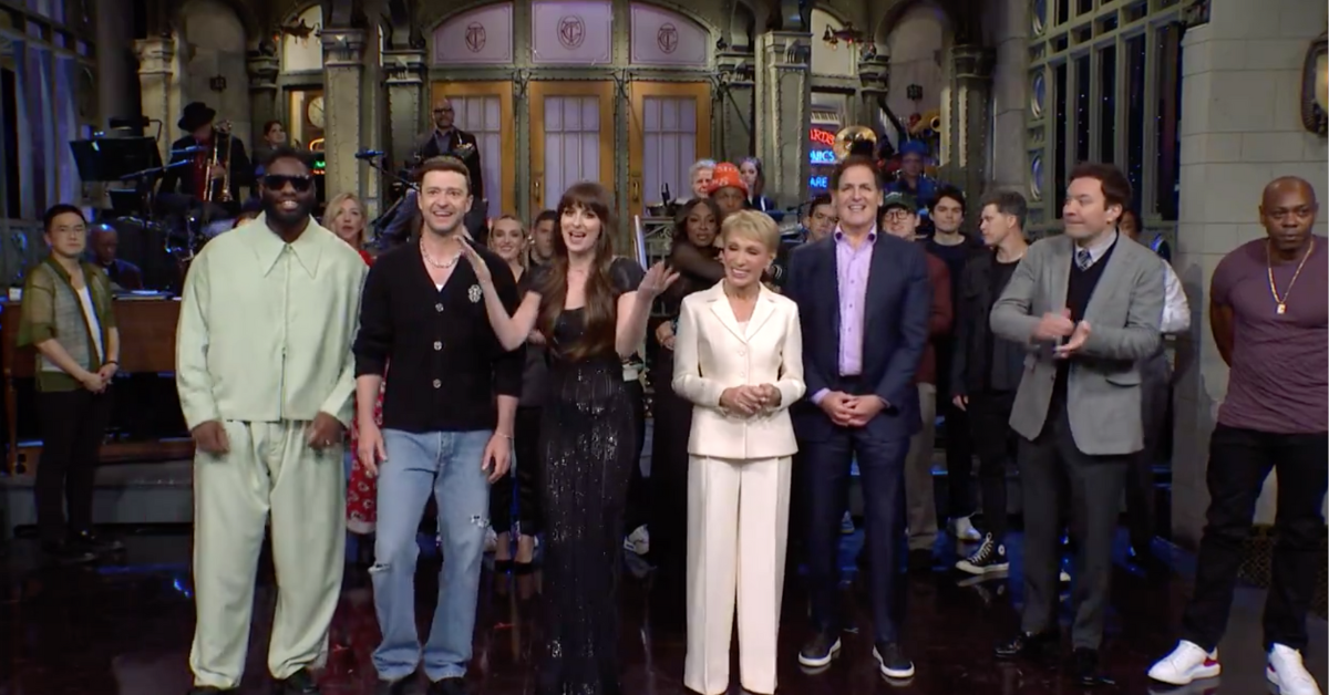 Dave Chappelle Randomly Jumped On Stage For 'SNL''s Goodnights—And Bowen Yang Wasn't Having It