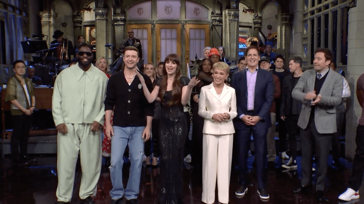 Dave Chappelle Randomly Jumped On Stage For 'SNL''s Goodnights—And Bowen Yang Wasn't Having It