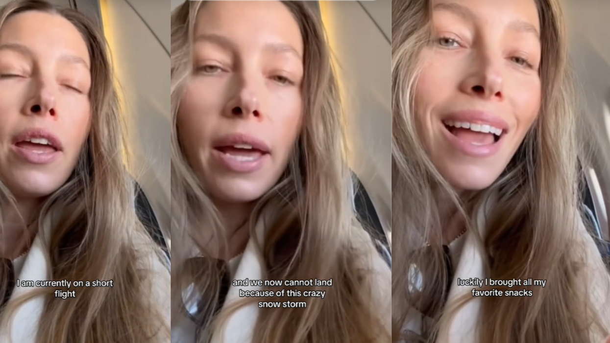Jessica Biel passes time on delayed flight