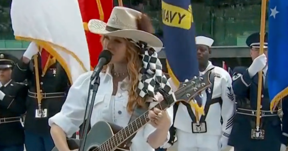 Jewel singing the national anthem