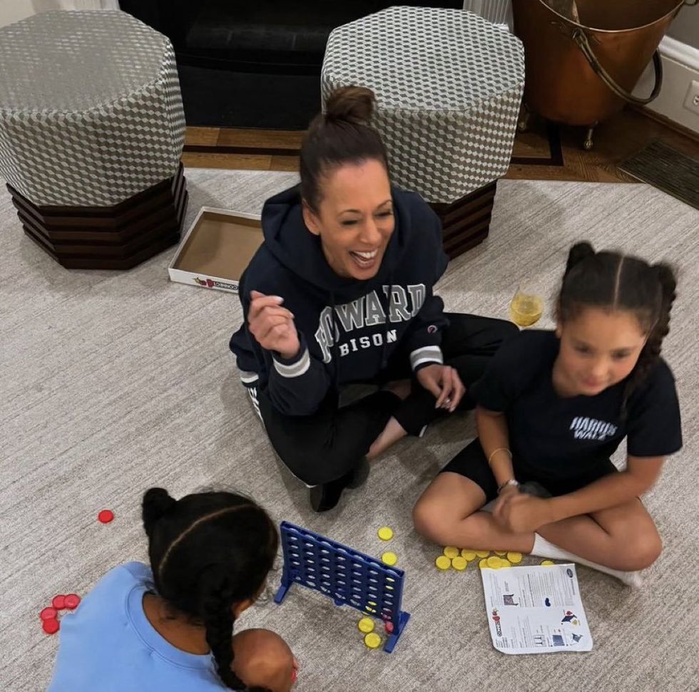 Kamala Harris playing with her great nieces