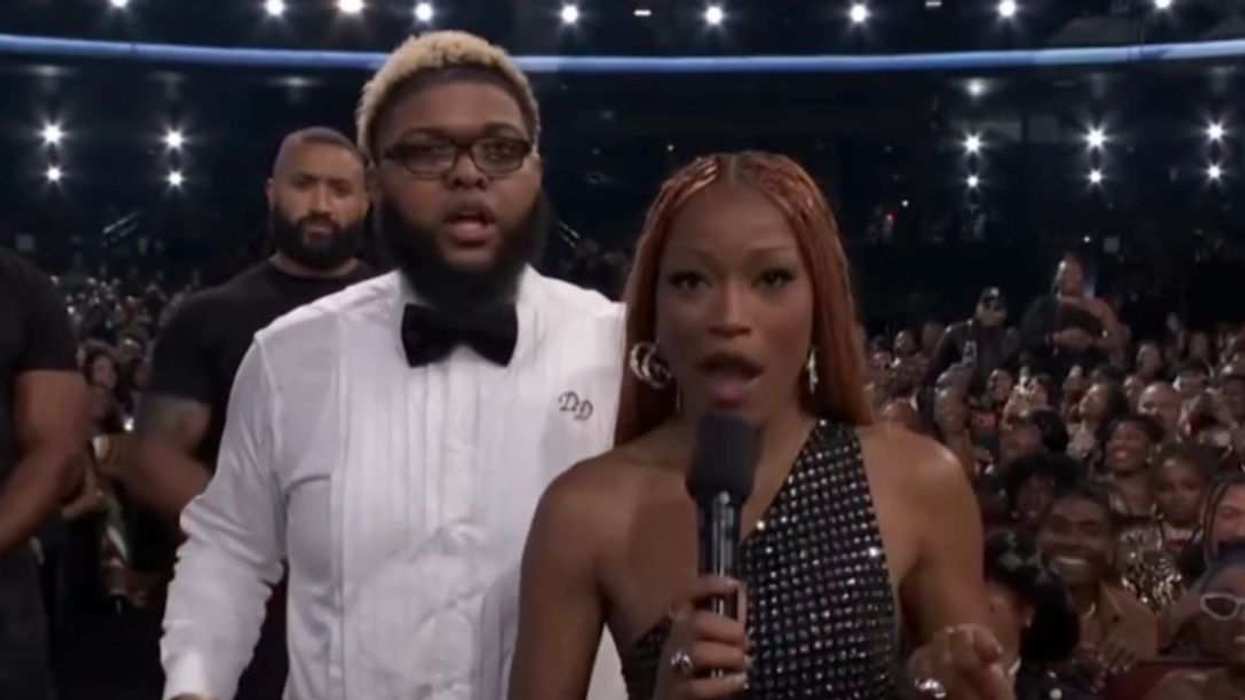 Keke Palmer takes the microphone from BET Awards host Druski.