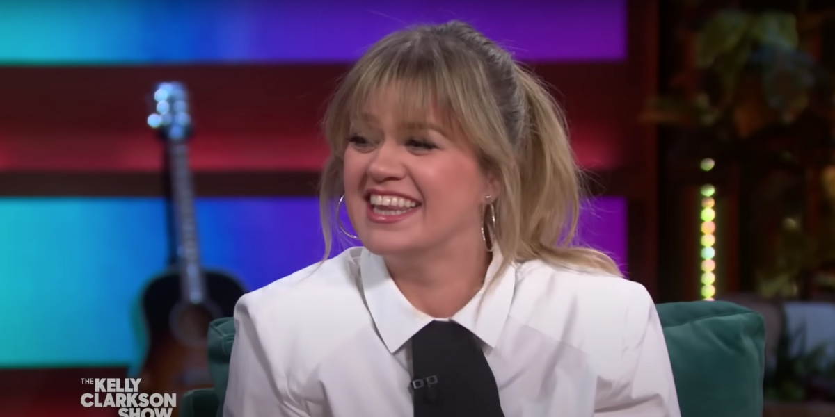 Kelly Clarkson Sparks Debate With Showering Habits: VIDEO - Comic Sands