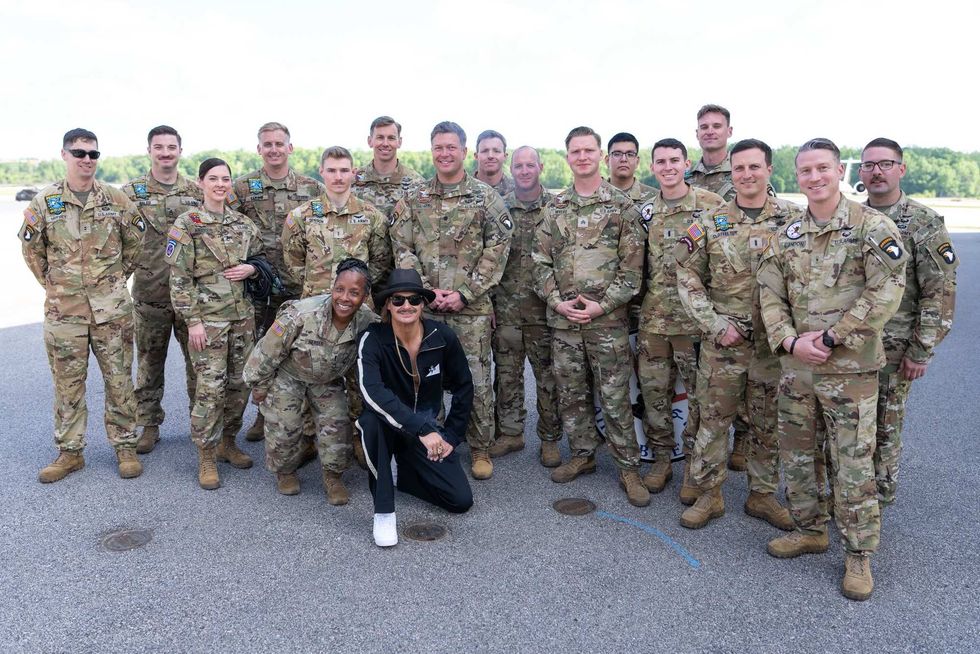 Kid Rock posing with soldiers