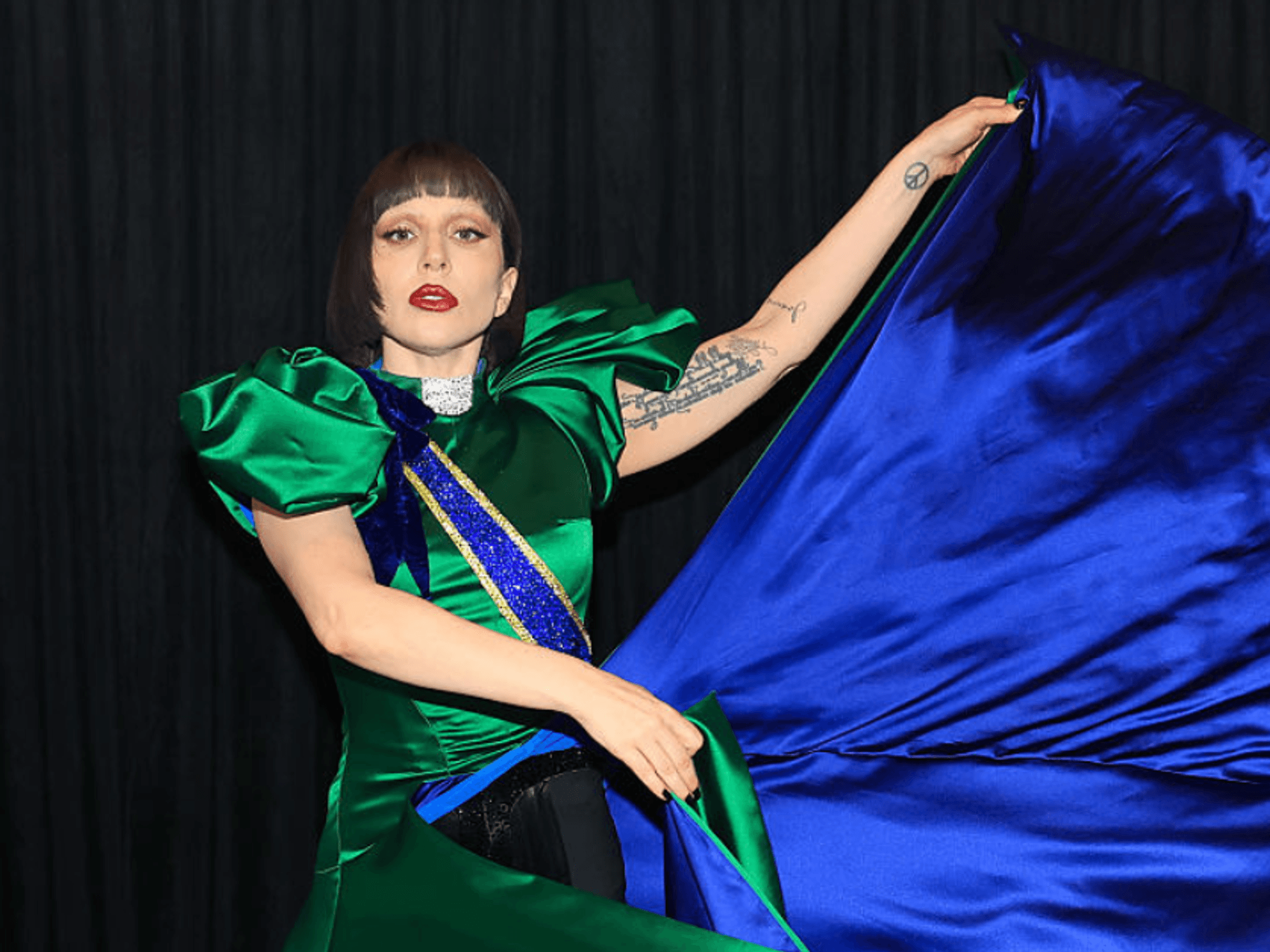 lady gaga brazil dress SHOCKING! Lady Gaga changed her outfit for the Rio performance to match the colors of the Brazilian flag!, CHOQUE! Lady Gaga trocou seu vestido para o show no Rio pelas cores da bandeira do Brasil!
