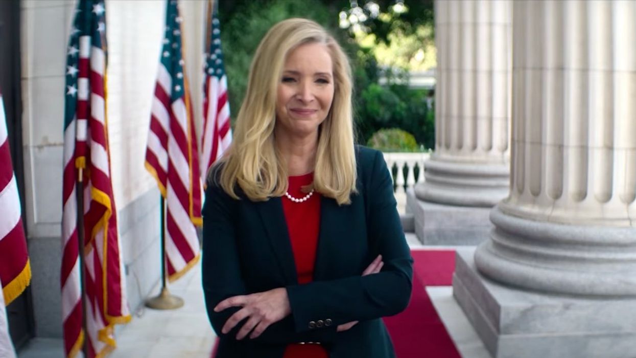 Lisa Kudrow in 'Death to 2020'