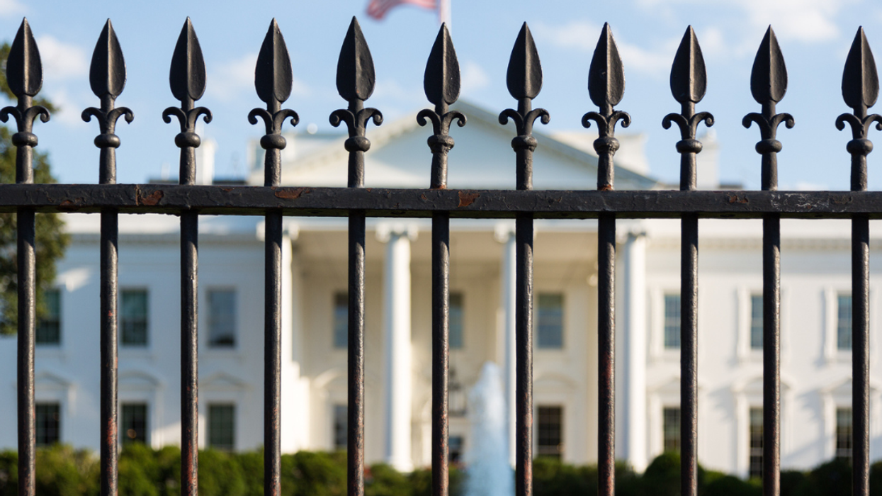 Main entrance of White House seen through railings