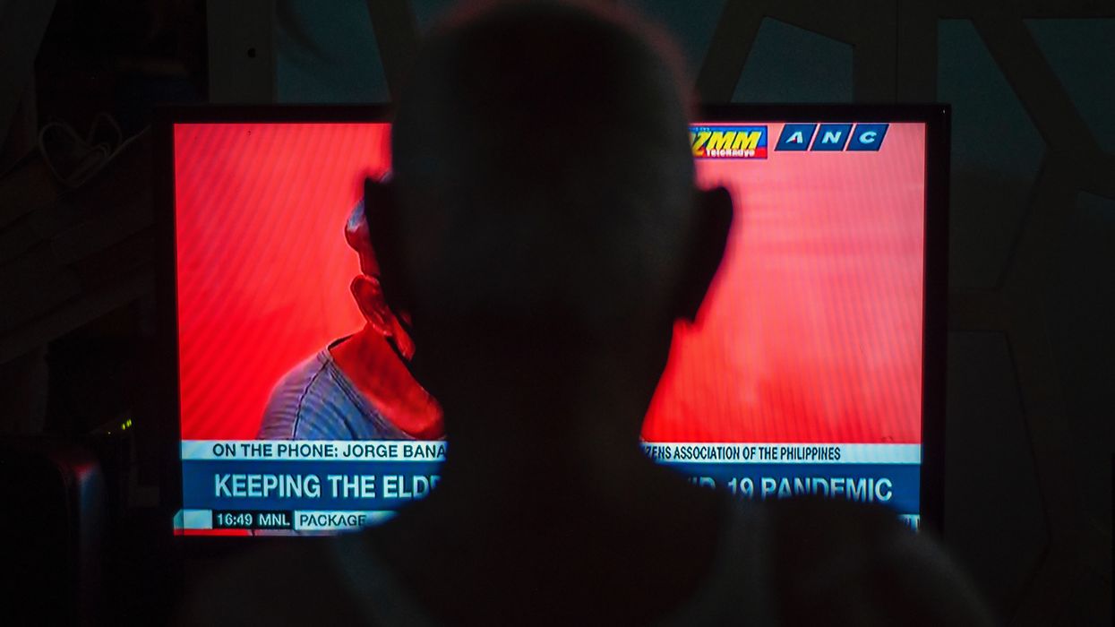 man in black crew neck shirt