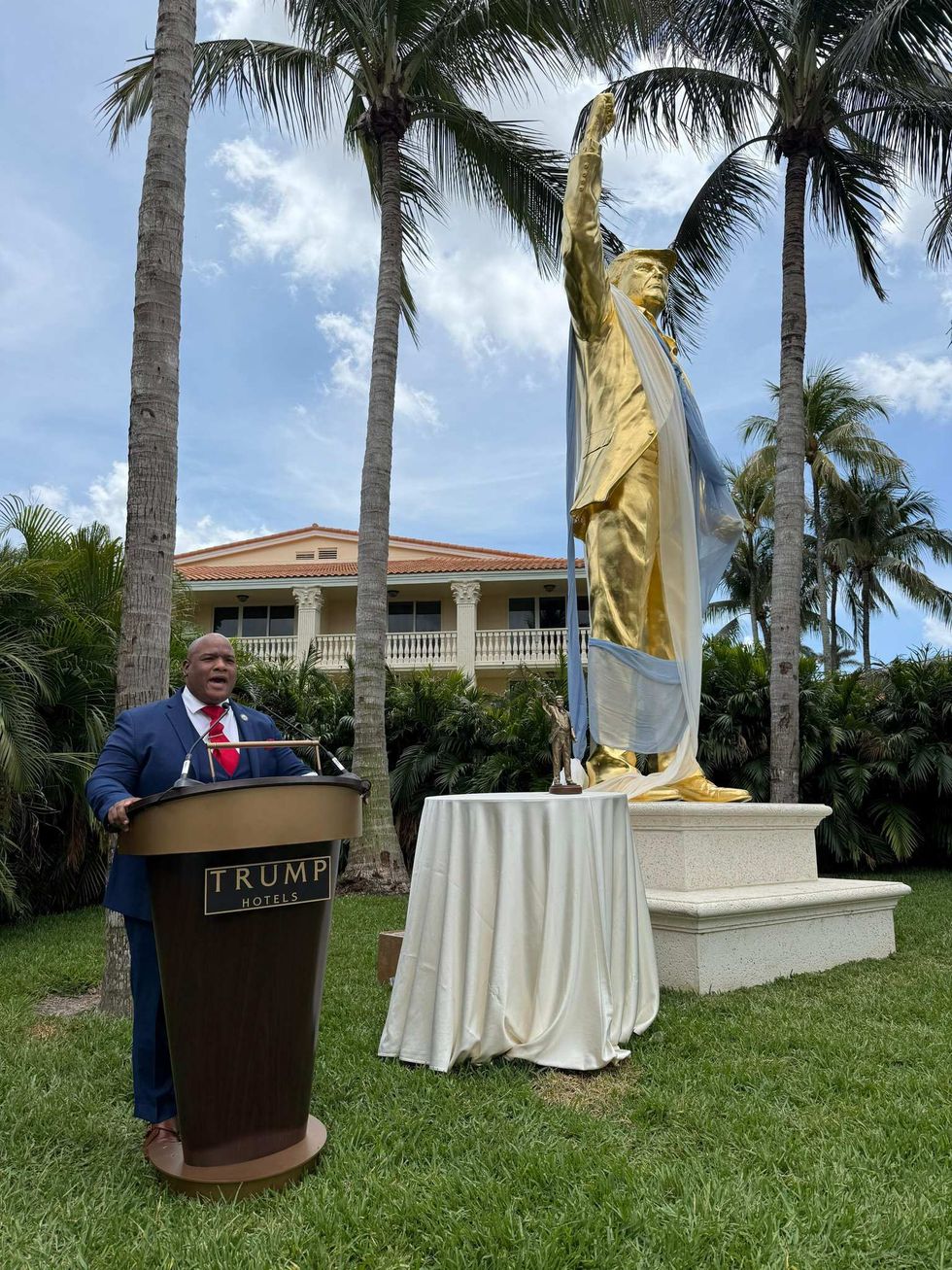 Mark Burns at ceremony commemorating Trump statue