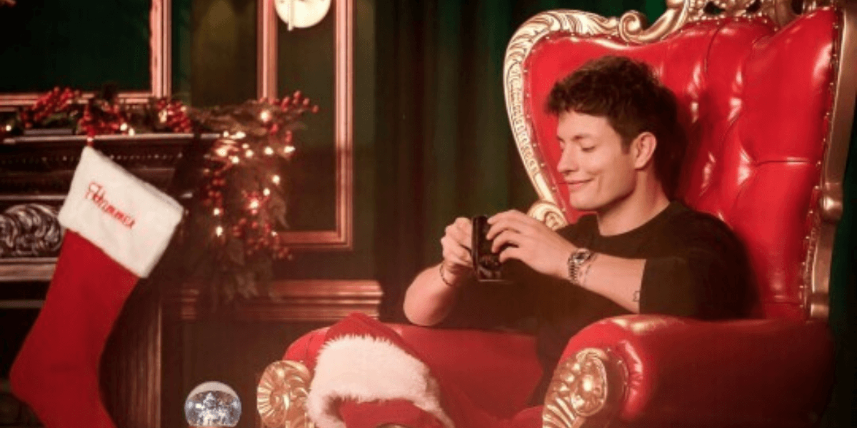 Matt Rife Says Santa Isn't Real In Netflix Autoplay Video - Comic Sands