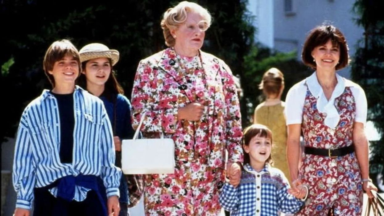 Matthew Lawrence, Lisa Jakub, Robin Williams, Mara Wilson and Sally Field in "Mrs. Doubtfire"