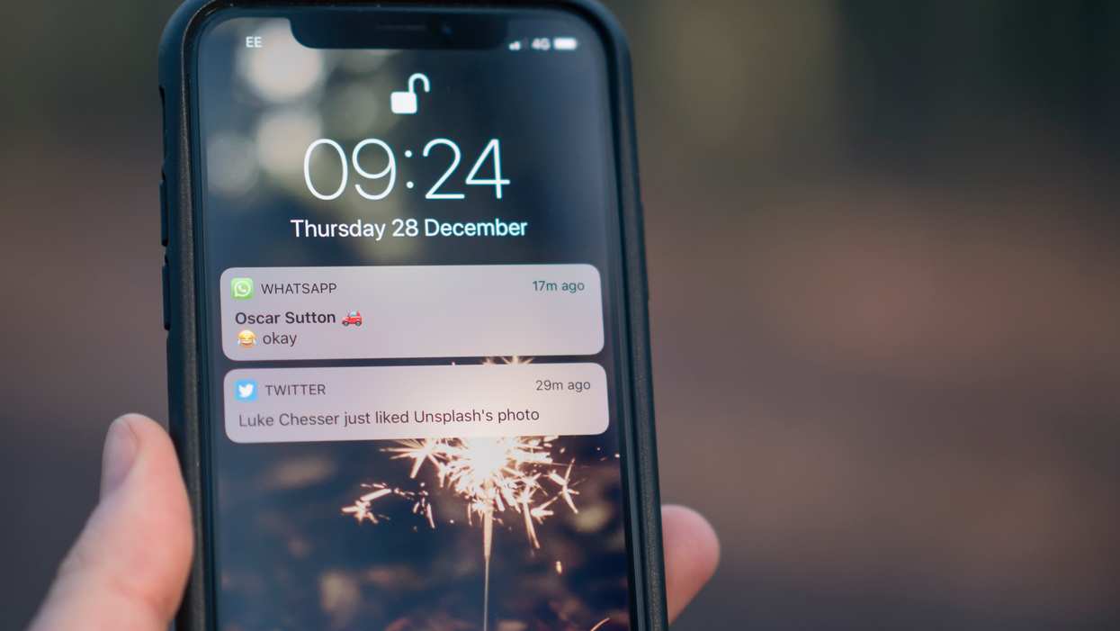 People Break Down The Worst Notification They've Ever Gotten While Someone Was Using Their Phone
