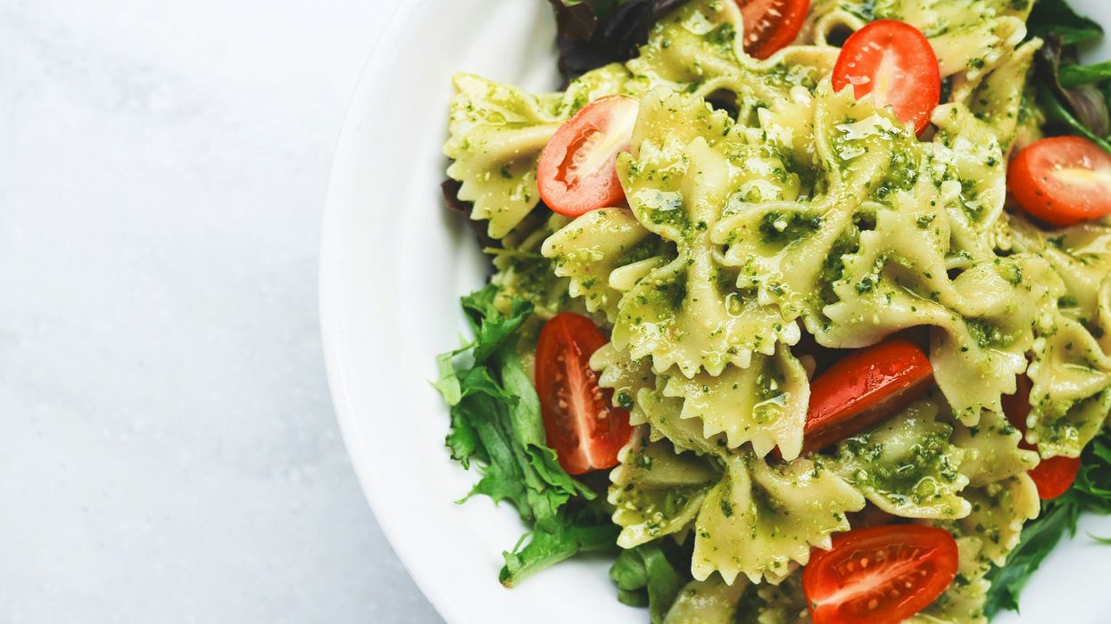 Pesto salad bowl