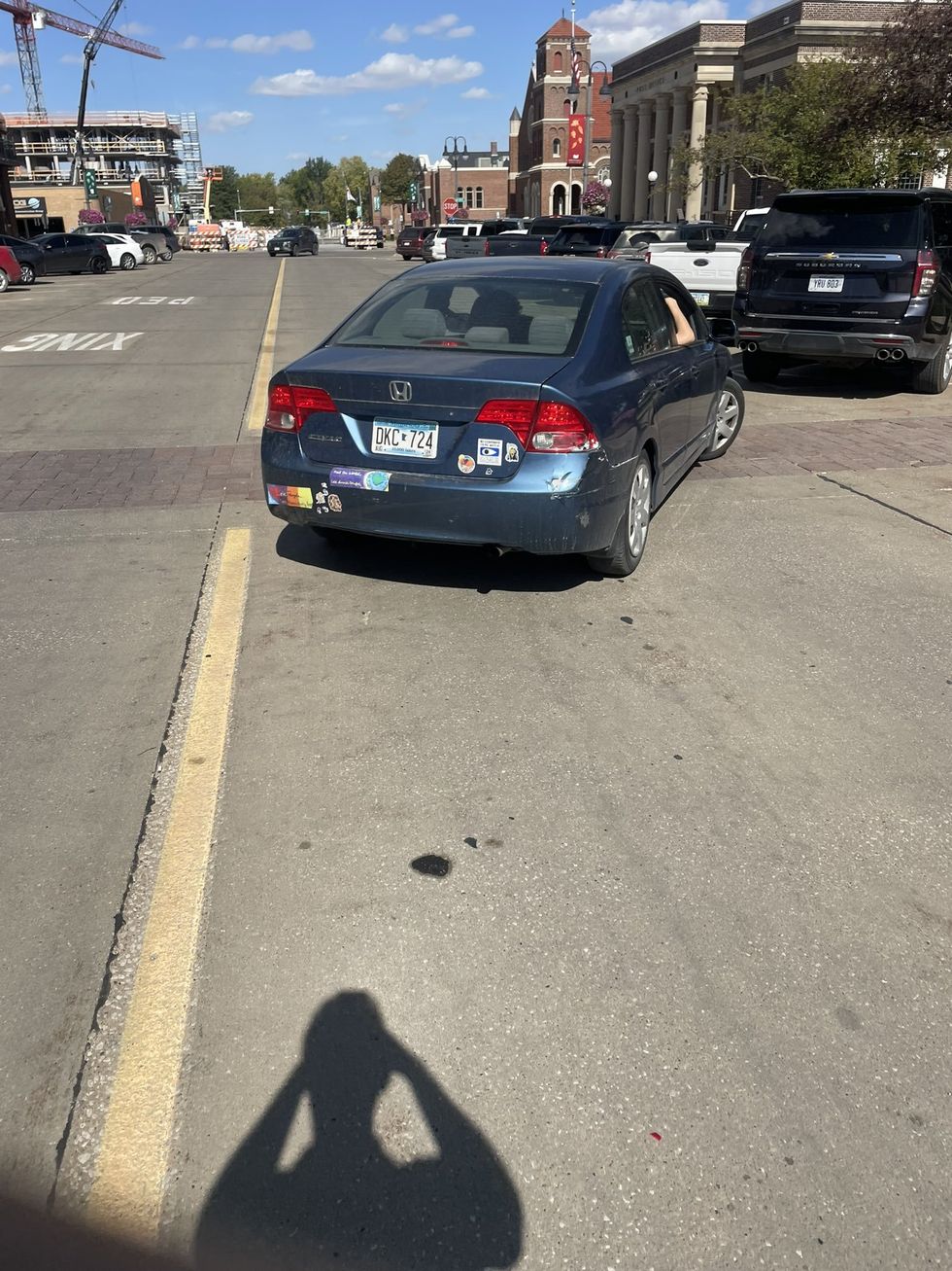 Photograph of Vivek Ramaswamy's damaged car