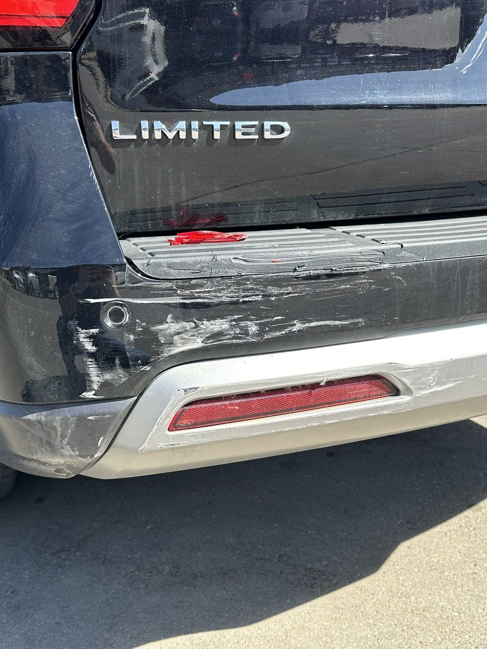 Photograph of Vivek Ramaswamy's damaged car