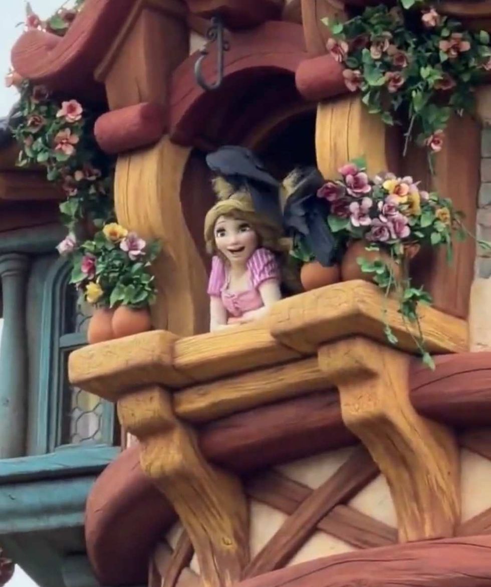 Rapunzel and crows at Tokyo DisneySea
