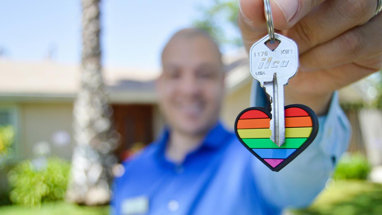 realtor holding out house keys