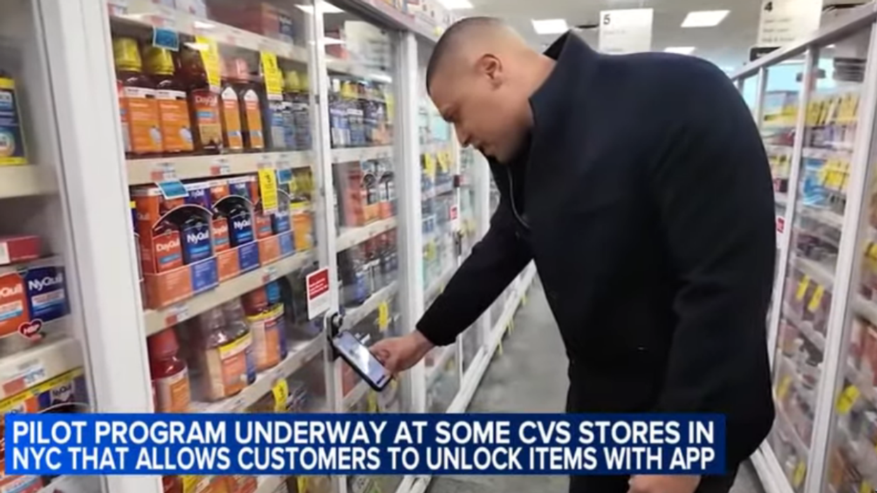 Reporter at ABC7NY attempting to use CVS's new scanning system