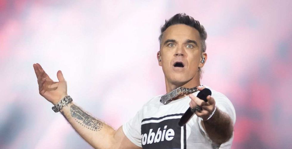 Robbie Williams Offers Hilarious 'Apology' After Viral Clip Sparks Rumors He Was Taking Drugs During World Cup Final