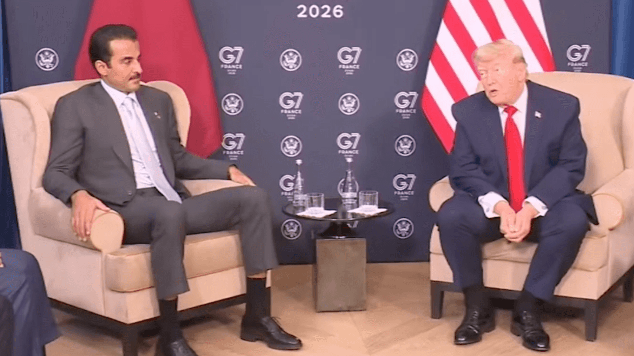 Screenshot of Donald Trump speaking next to Sheikh Tamim bin Hamad Al Thani
