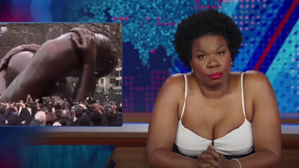 Screenshot of statue and Leslie Jones