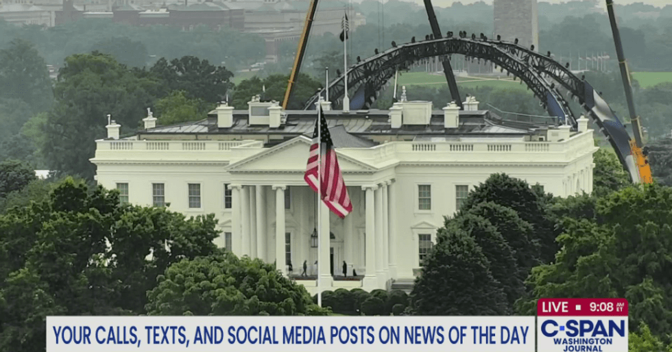 Screenshot of "The Claw" on White House South Lawn