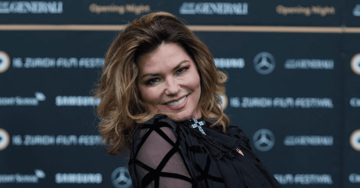 Shania Twain Explains Why She Did Nude Photoshoot PHOTOS Comic Sands