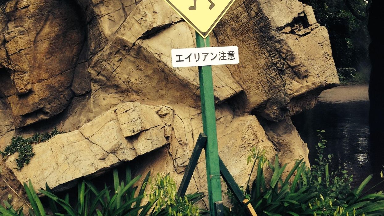 Sign with an alien silhouette