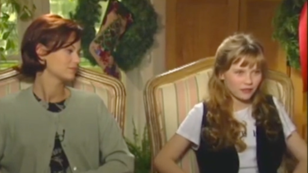 TikTok screenshot of Samantha Mathis and Kirsten Dunst