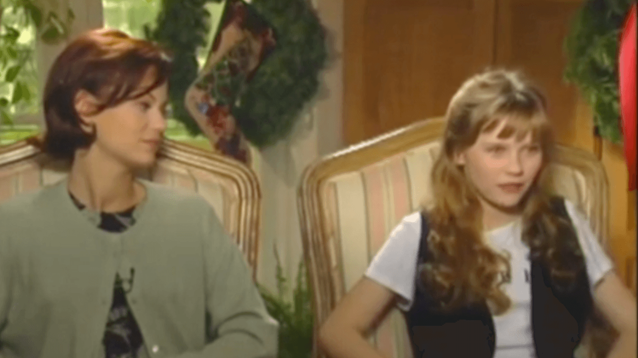 TikTok screenshot of Samantha Mathis and Kirsten Dunst