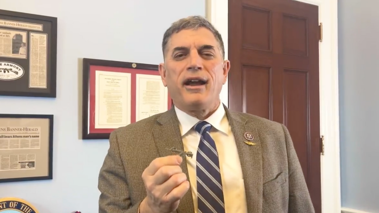 Twitter screenshot of Andrew Clyde holding assault rifle pin